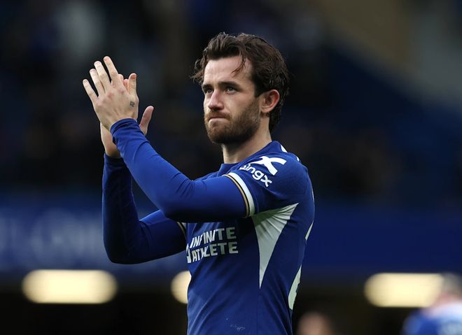 关于切尔西后卫伤退，引发球队危机的信息