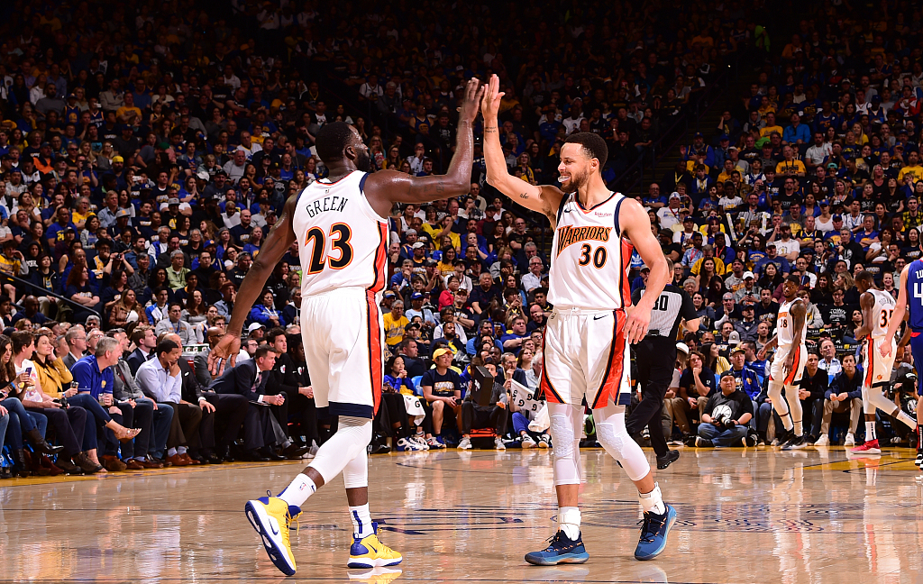 包含开拓者主场击败猛龙领跑东部的词条