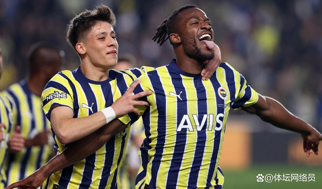 欧洲豪门球队在比赛中呈现出色合作