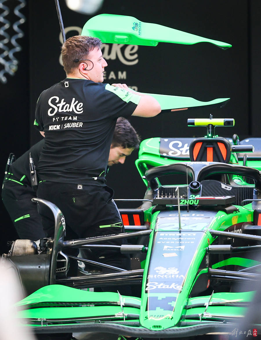 开云体育入口-阿斯顿马丁鏖战索伯车队，塞恩斯高光表现