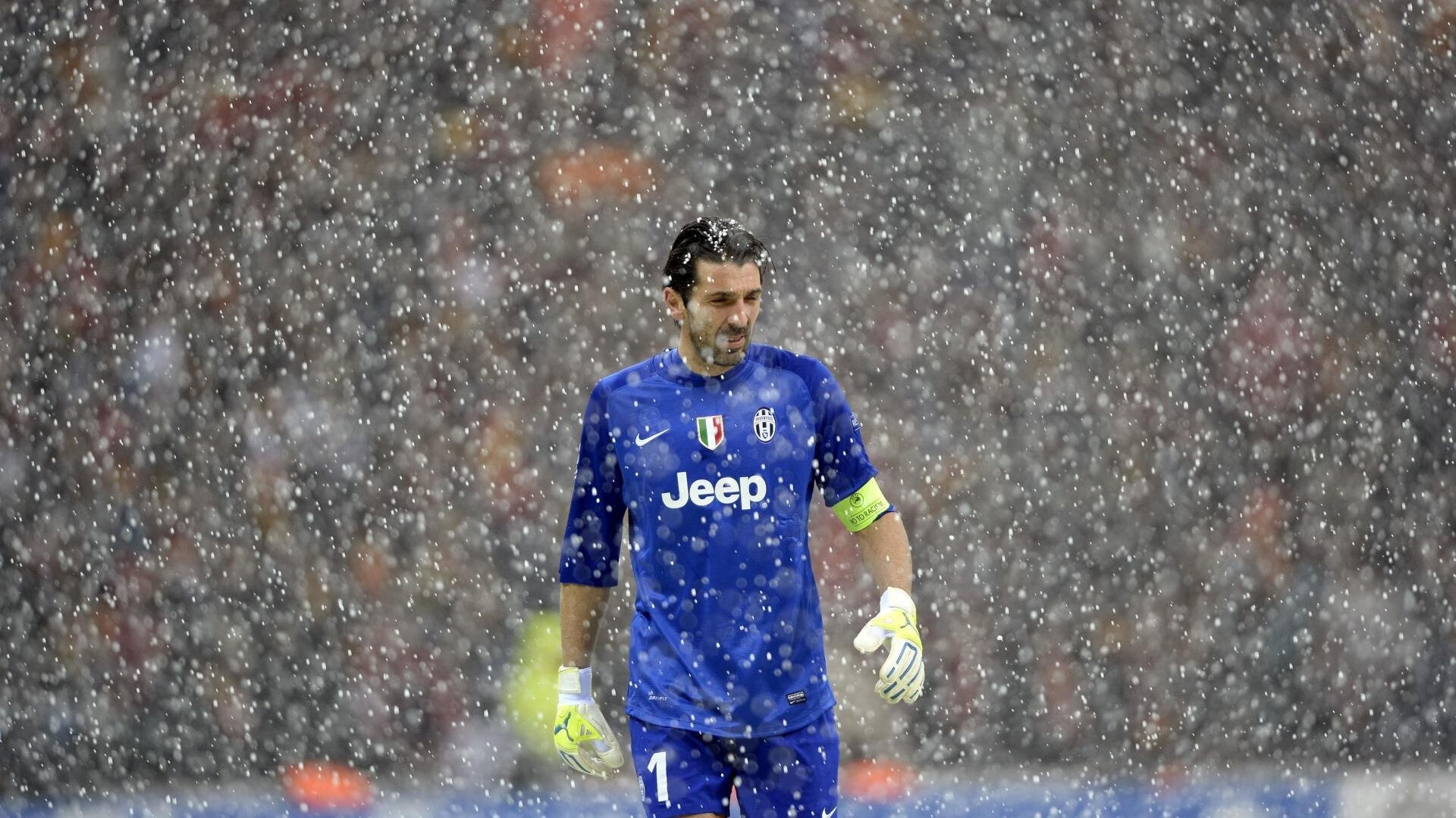 开云体育在线-一夫当关，阿坎吉铁卫锁死敌锋，年度焦点之夜铸就封神战