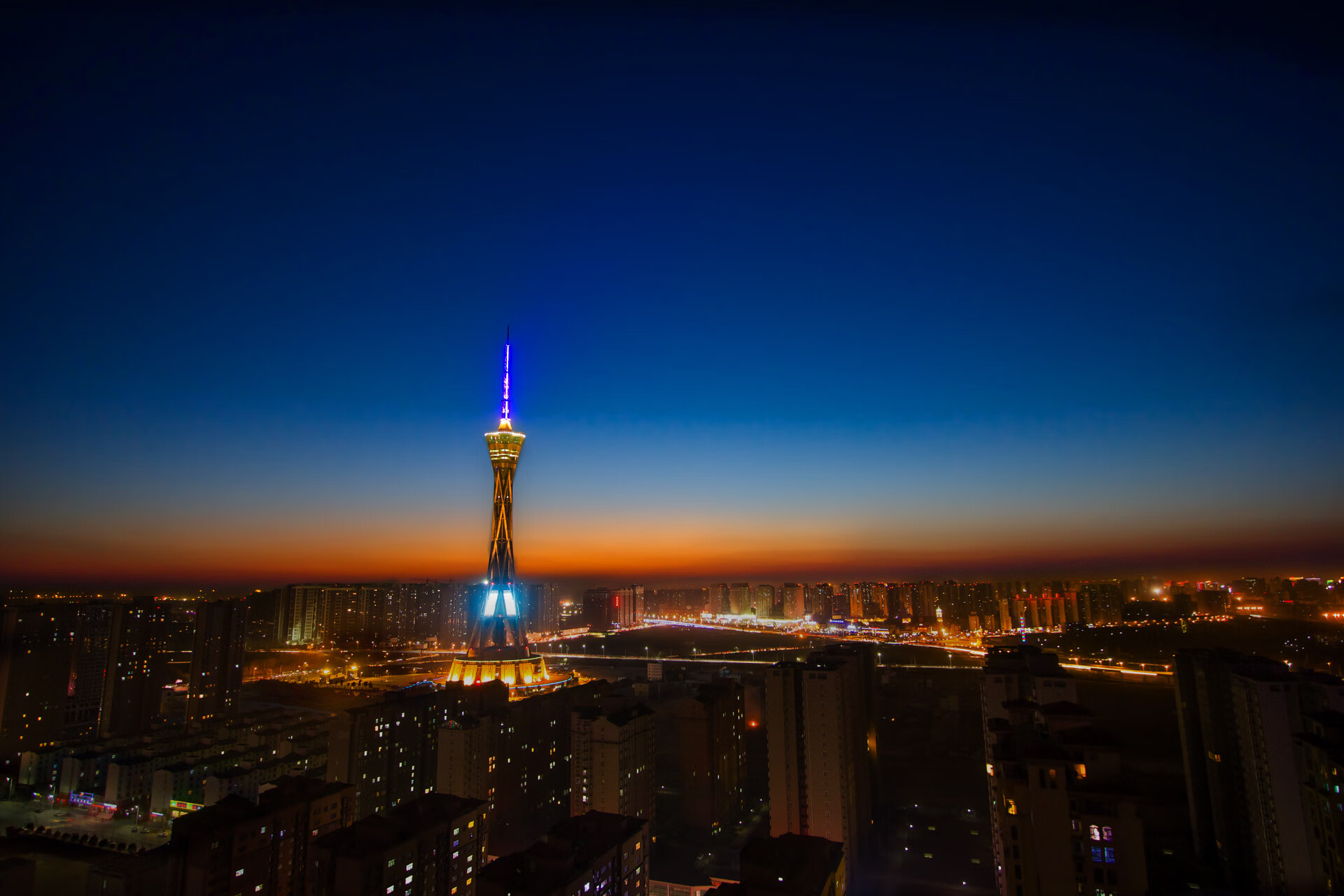 虚拟巅峰对决，深圳男篮跨联盟横扫老鹰，锡安30分难救主