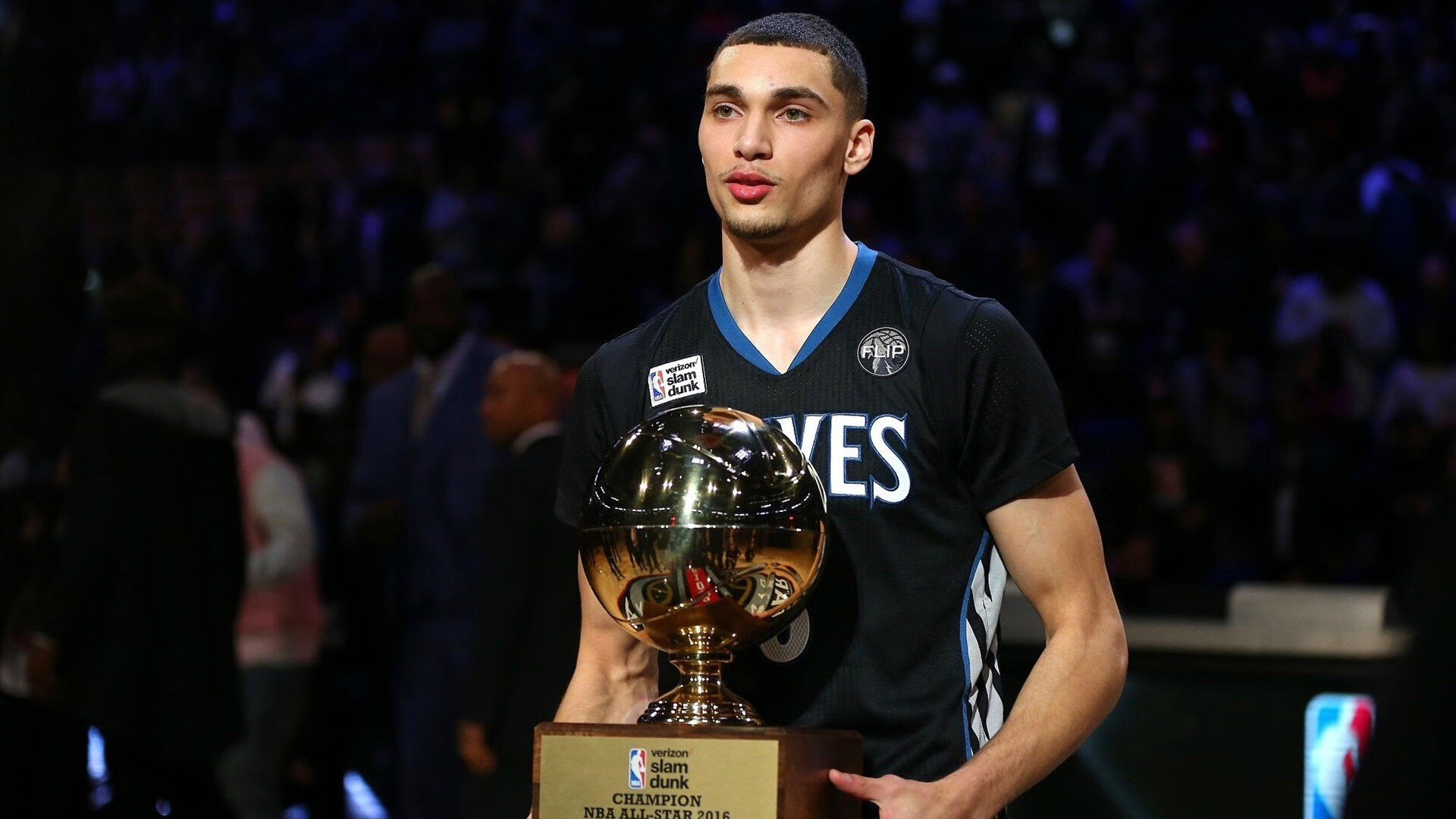 苍穹之翼撕裂三晋防线，布克统治级数据助老鹰提前终结悬念